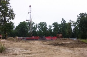 Shelby Twp drilling rig_courtesy Citizens Against Residential Drilling Shelby Twp drilling rig_courtesy Citizens Against Residential Drilling